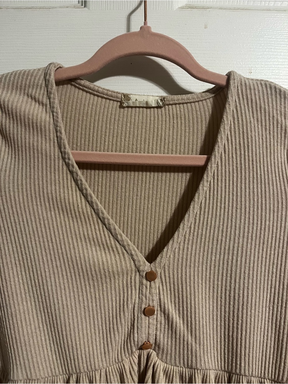 Altar'd State | Taupe Ribbed V-Neck Peplum Top - Sz Medium - Picture 6 of 9